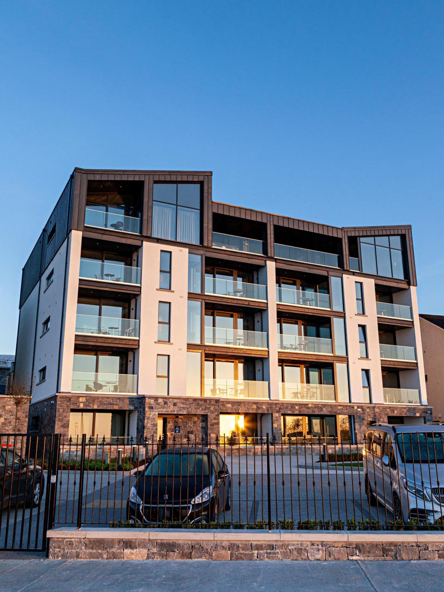 Shoreline Apartments Galway Eksteriør billede